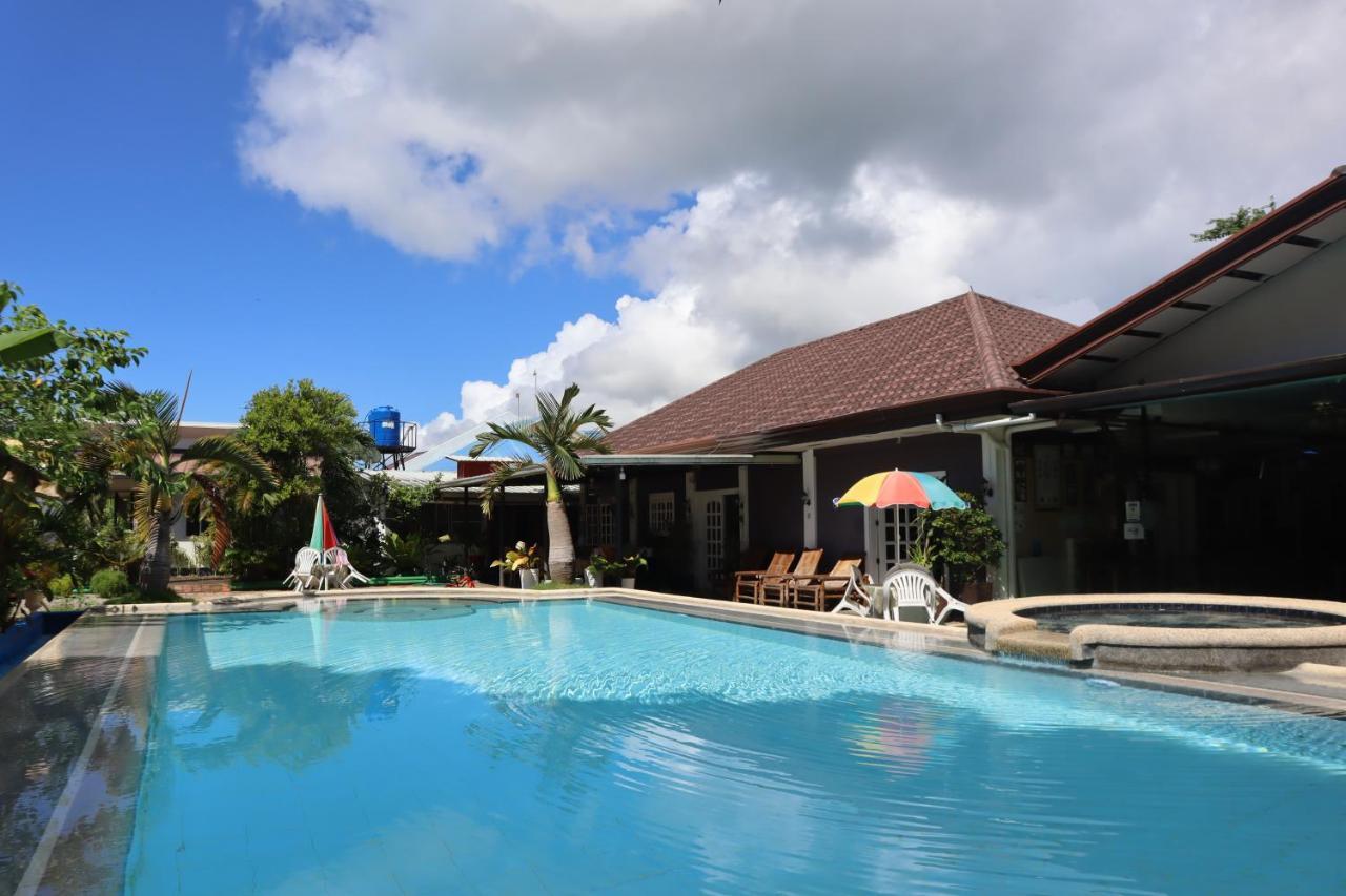 Ice Bear Bar & Tourist Inn Dauis Ngoại thất bức ảnh