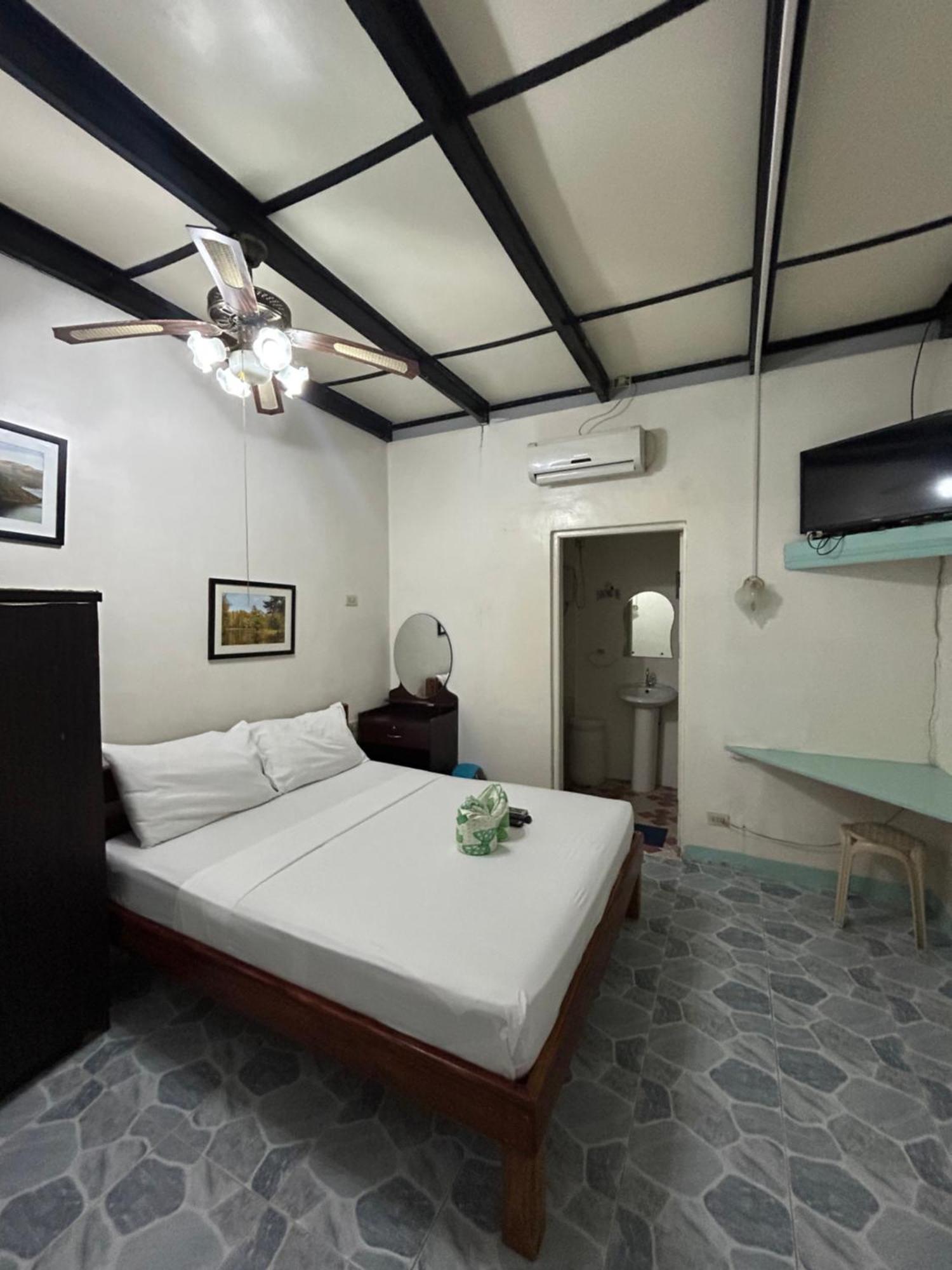 Ice Bear Bar & Tourist Inn Dauis Ngoại thất bức ảnh