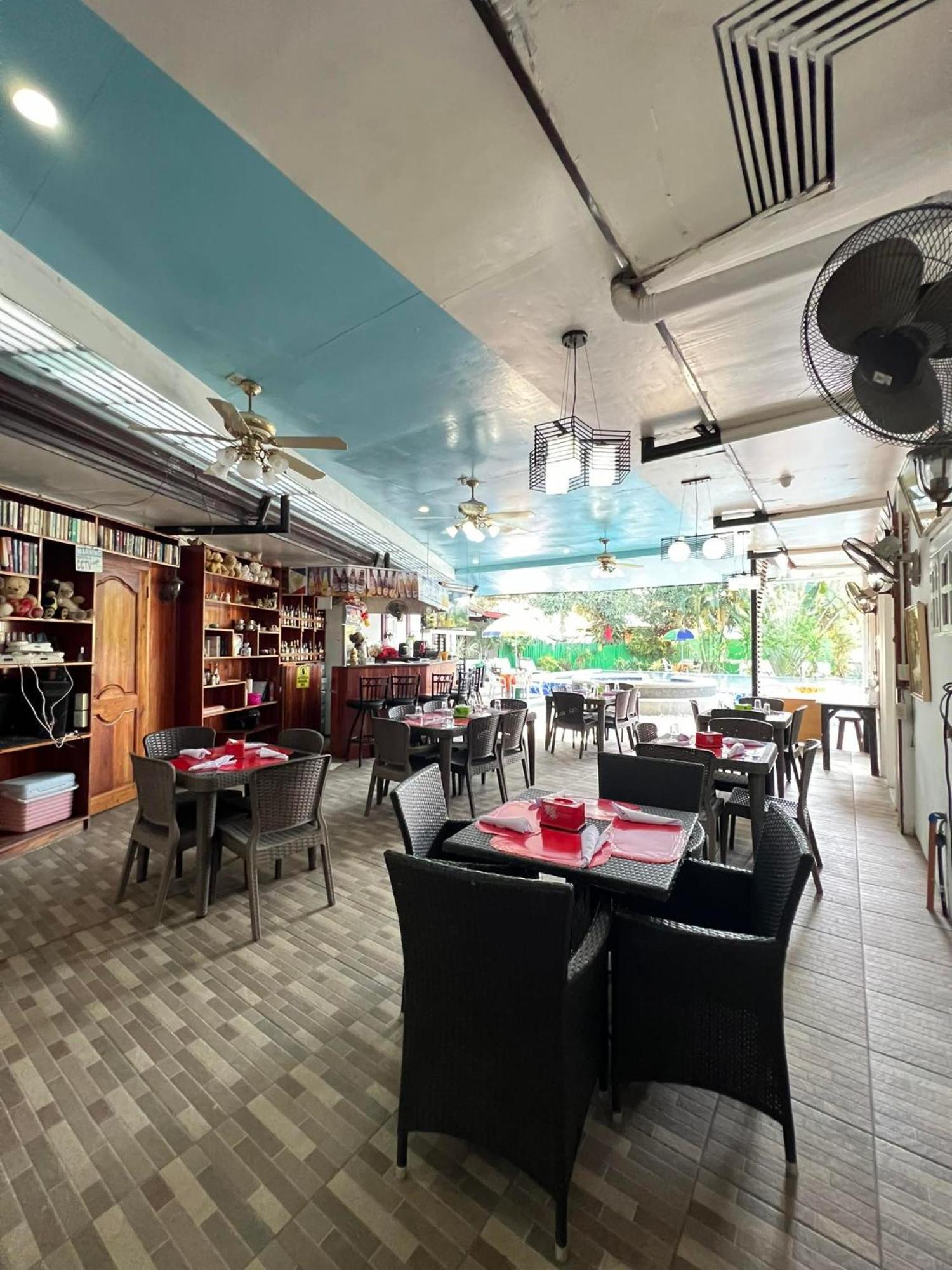Ice Bear Bar & Tourist Inn Dauis Ngoại thất bức ảnh