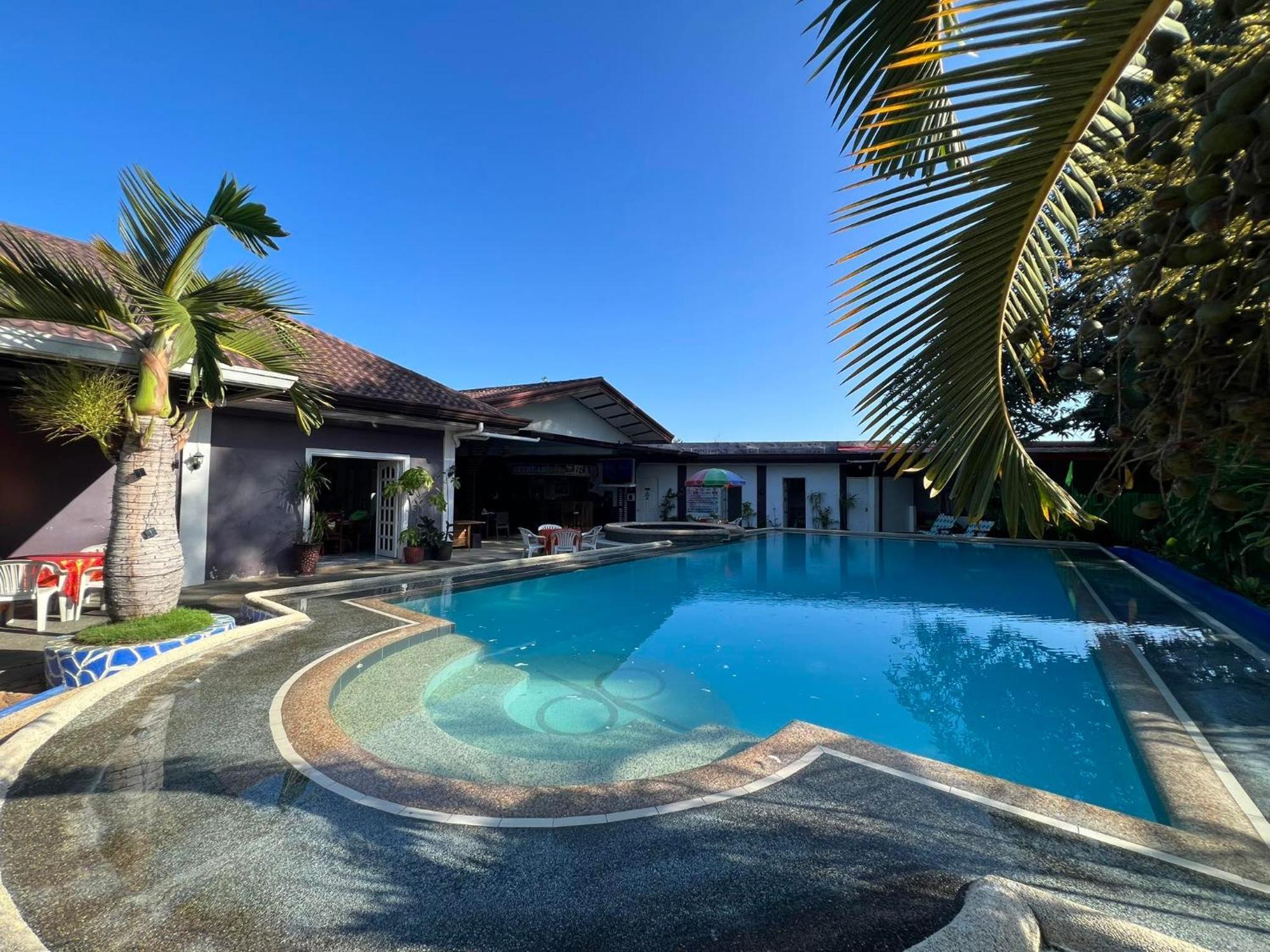 Ice Bear Bar & Tourist Inn Dauis Ngoại thất bức ảnh