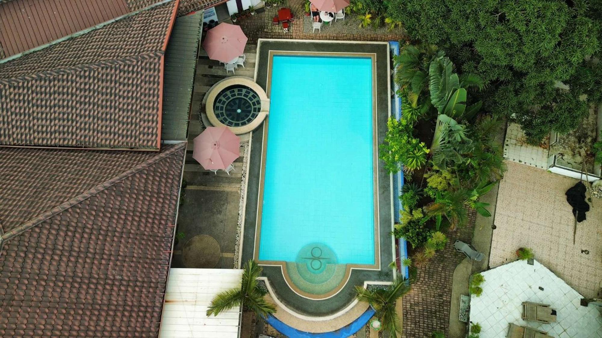 Ice Bear Bar & Tourist Inn Dauis Ngoại thất bức ảnh