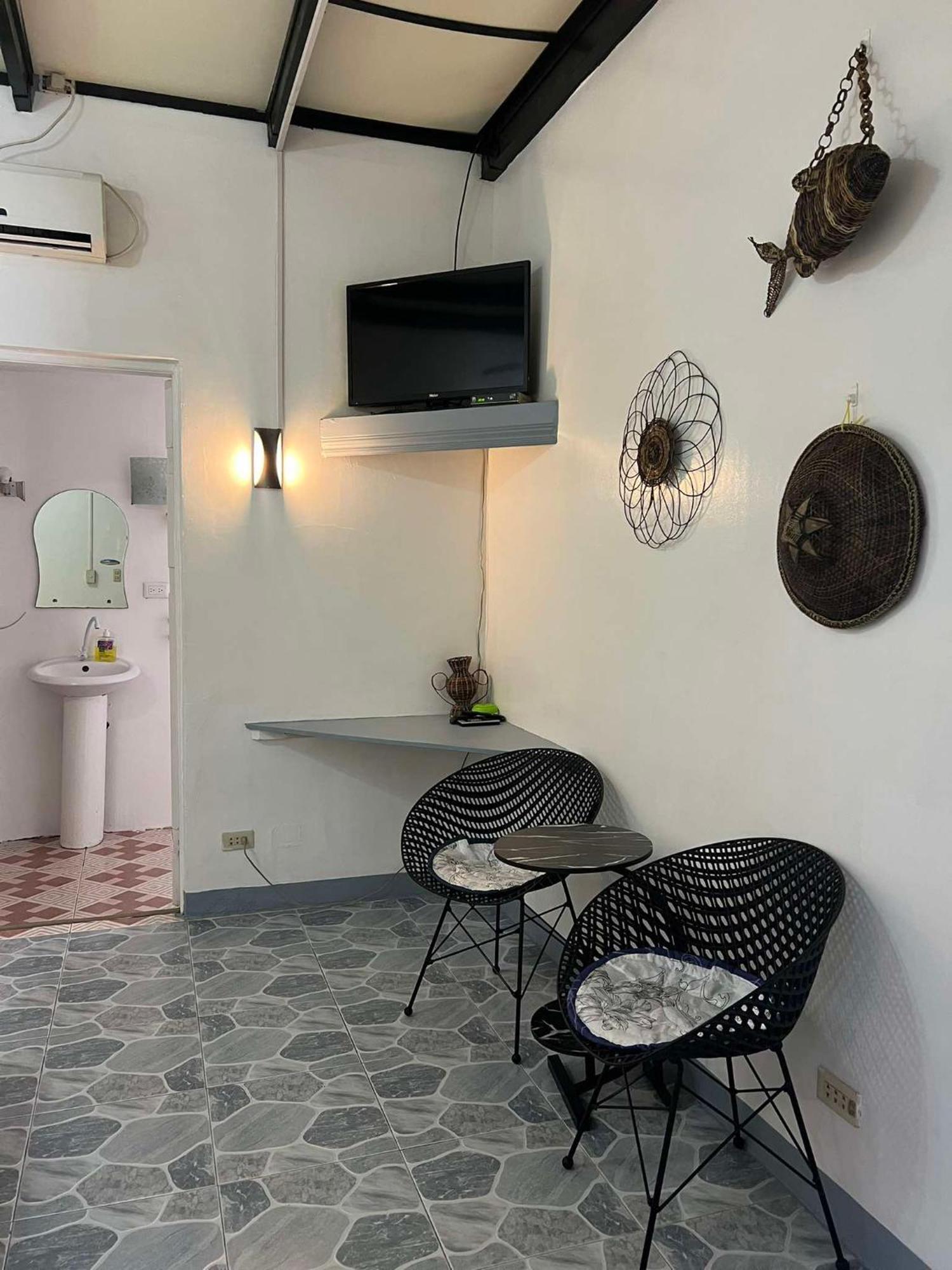 Ice Bear Bar & Tourist Inn Dauis Phòng bức ảnh