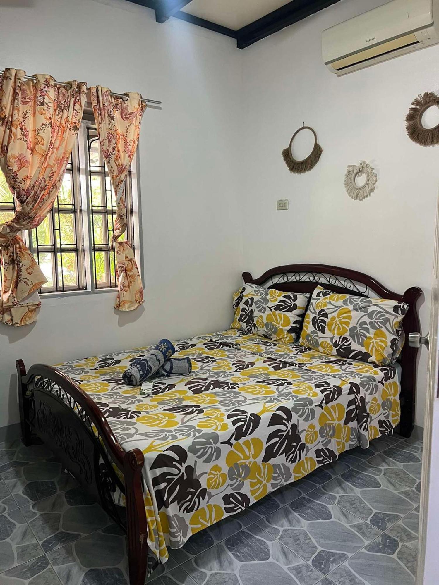 Ice Bear Bar & Tourist Inn Dauis Phòng bức ảnh