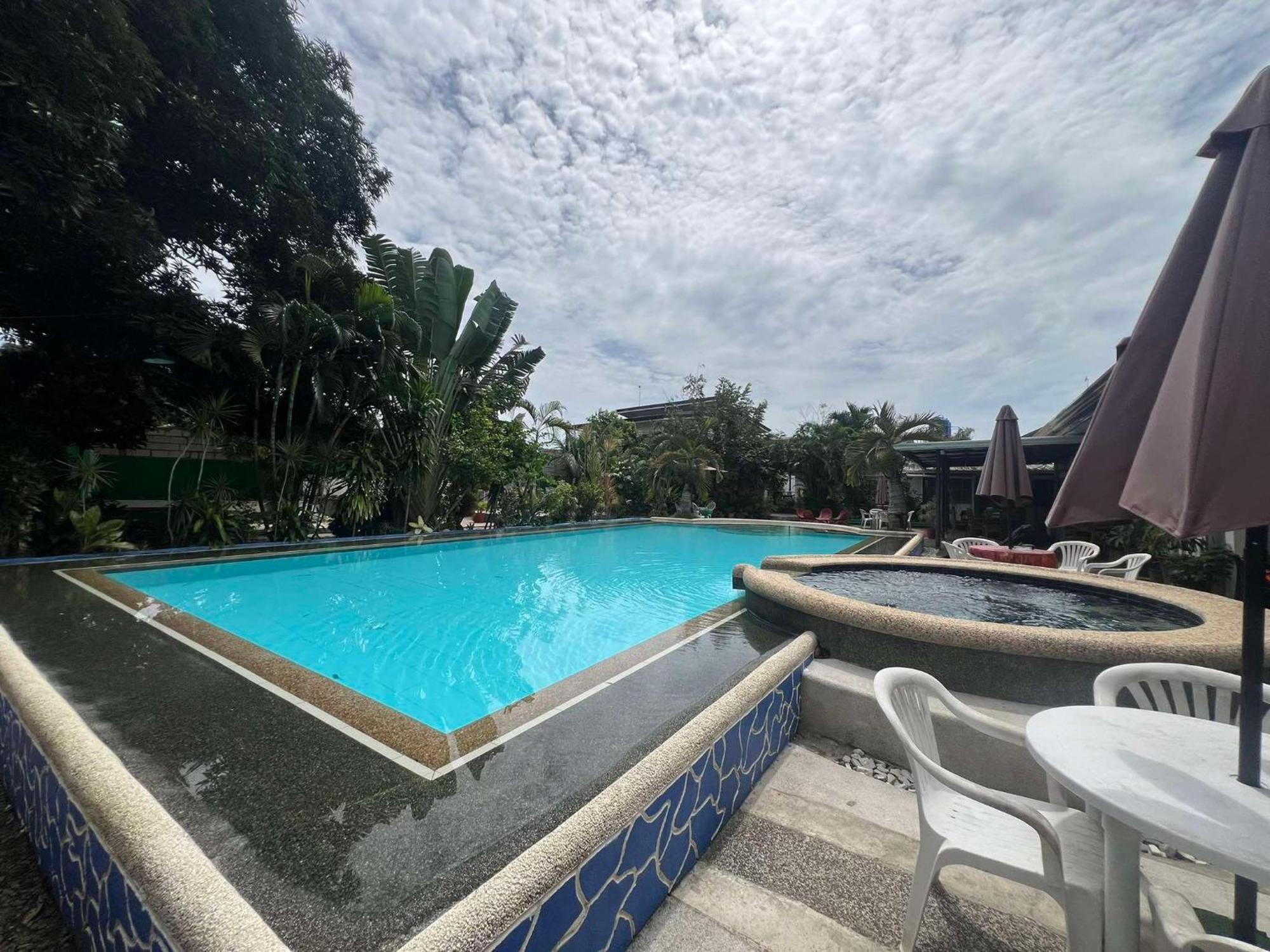 Ice Bear Bar & Tourist Inn Dauis Ngoại thất bức ảnh