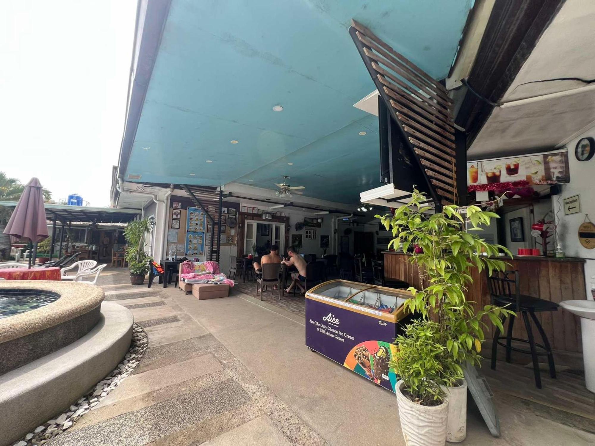Ice Bear Bar & Tourist Inn Dauis Ngoại thất bức ảnh