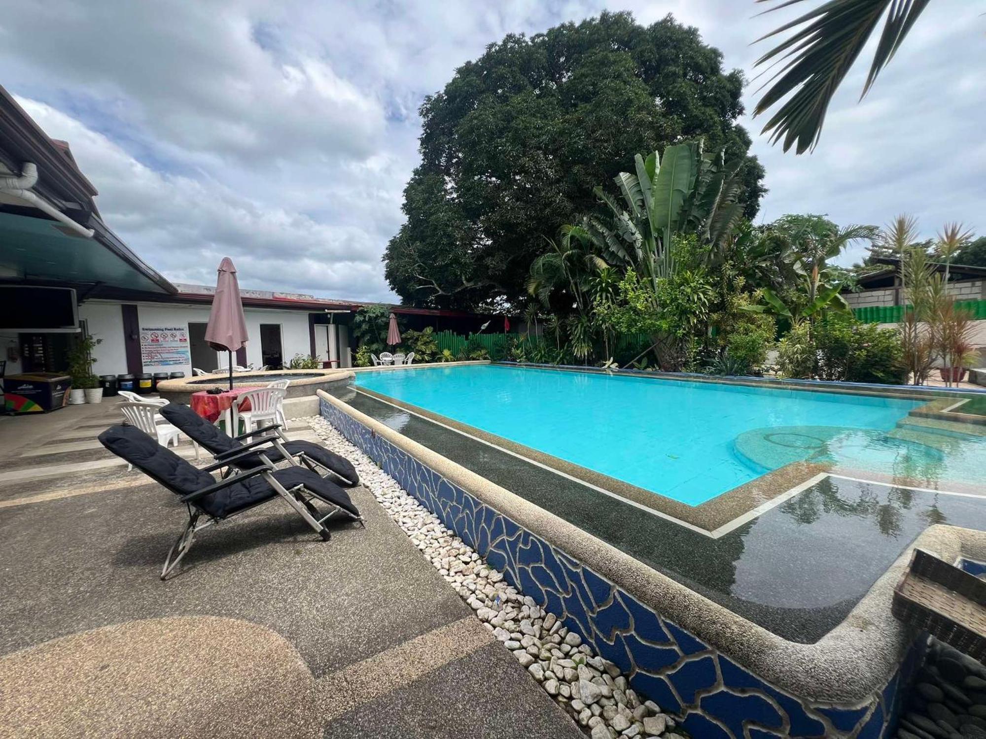 Ice Bear Bar & Tourist Inn Dauis Ngoại thất bức ảnh